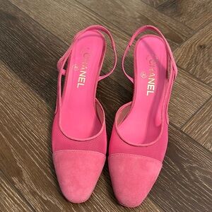 CHANEL
Suede Cap Toe CC Slingback Pump